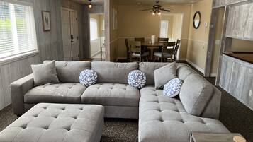 Una Smart TV, una chimenea