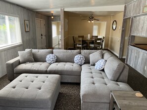 Smart TV, fireplace - The Exeter House (Exeter)