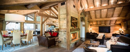 Luxury ski chalet Champagny-en-Vanoise, La Plagne, walking distance telecabine.