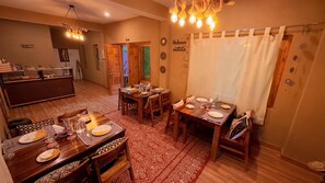 Living area - Khwaabgaah-A Boutique Homestay (Banjar)