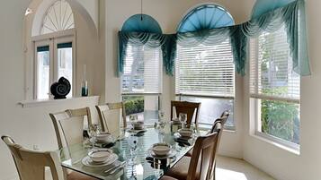 House, Multiple Beds, Pool Access, Pool View | Dining