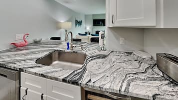 Kondominium, Beberapa Tempat Tidur, akses ke kolam renang (unit 247G) | Dapur pribadi | Lemari es, microwave, oven, dan kompor