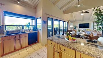 Condo (2 Bedrooms) | Property amenity