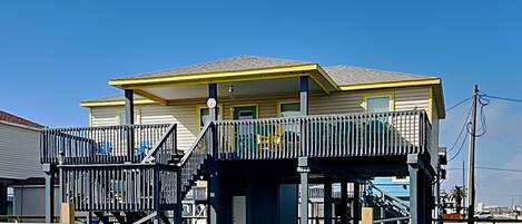 House (3 Bedrooms) | Exterior