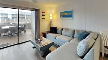 Condo (3 Bedrooms) | Property amenity