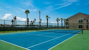 Condo (3 Bedrooms) | Property amenity