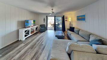 Condo (3 Bedrooms) | Property amenity