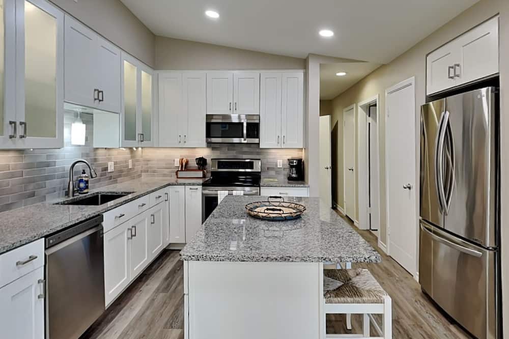 Little Bay House by Miss Kitty’s - Copano Bay, TX