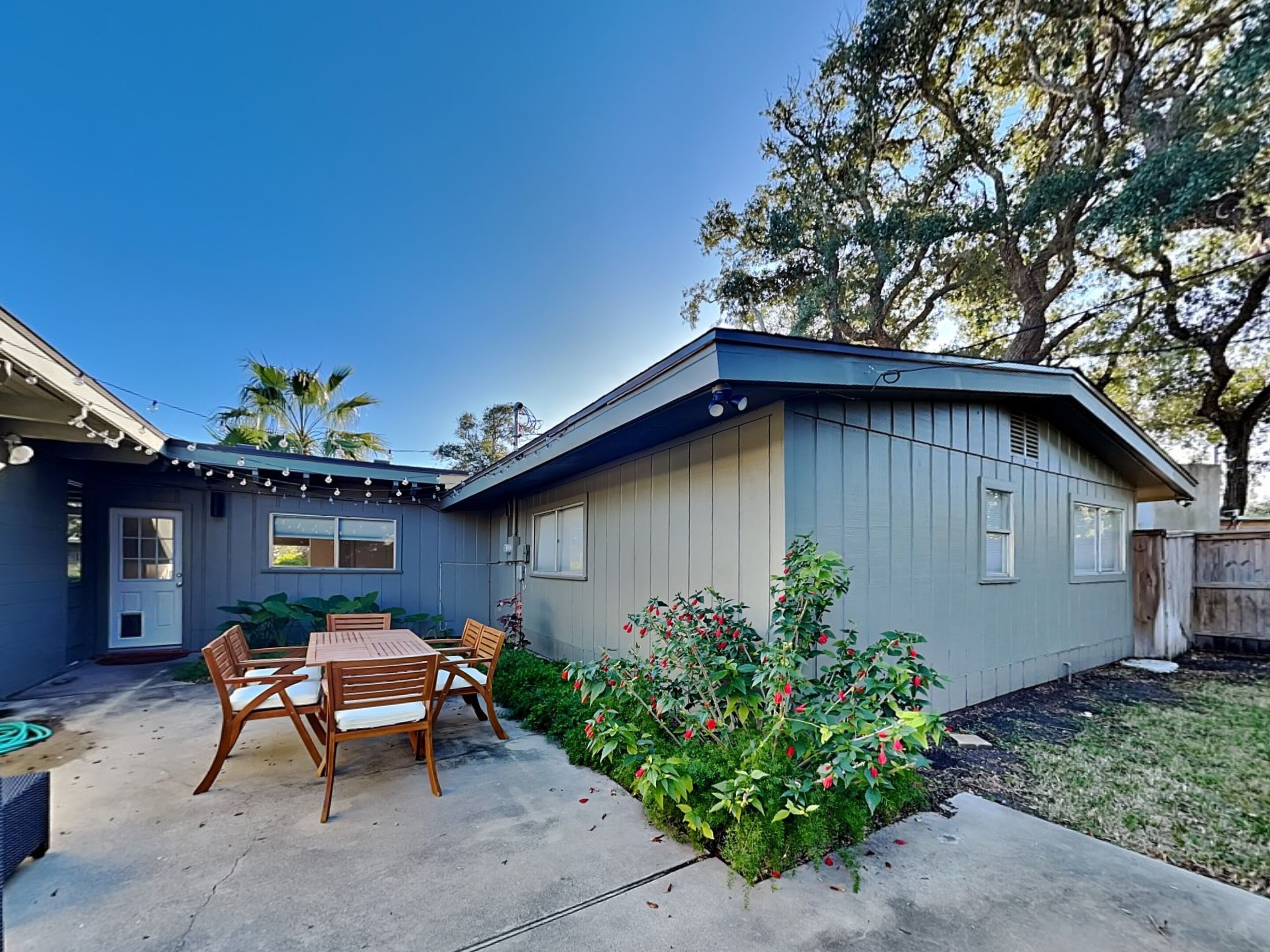 House (4 Bedrooms) | Front of property