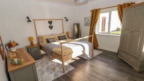 Room - The Old Well Bungalow - Ty Mawr Farm (Cardiff)