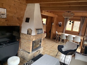Télévision, cheminée