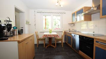 Mikrowelle, Ofen, Herdplatte, Geschirrspüler