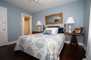 2 bedrooms, WiFi - Retro 40s post-war charmer. Downtown ROGER (Rogers)