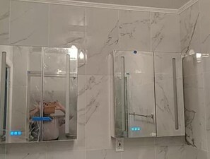 Jabón, champú y papel higiénico