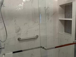 Seife, Shampoo, Toilettenpapier