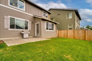 Exterior - Relaxing Getaway w/ Pool Access!

 (Camas)