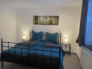 1 chambre, lit parapluie, Wi-Fi, draps fournis