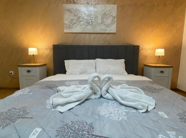 2 bedrooms, iron/ironing board, WiFi, bed sheets