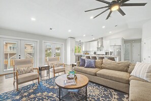 TV, DVD player - 4 Bedroom, 2 Bath, Large Heated Pool and Pet Friendly! (Pensacola Beach)