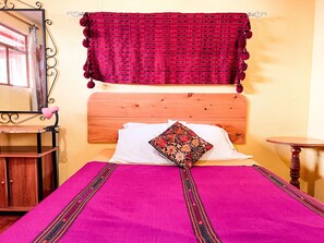 1 bedroom, WiFi, bed sheets - Cozy Apartment for 2 w/roof. View to Volcanoes (Panajachel)