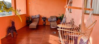 Cozy Apartment for 2 w/roof. View to Volcanoes