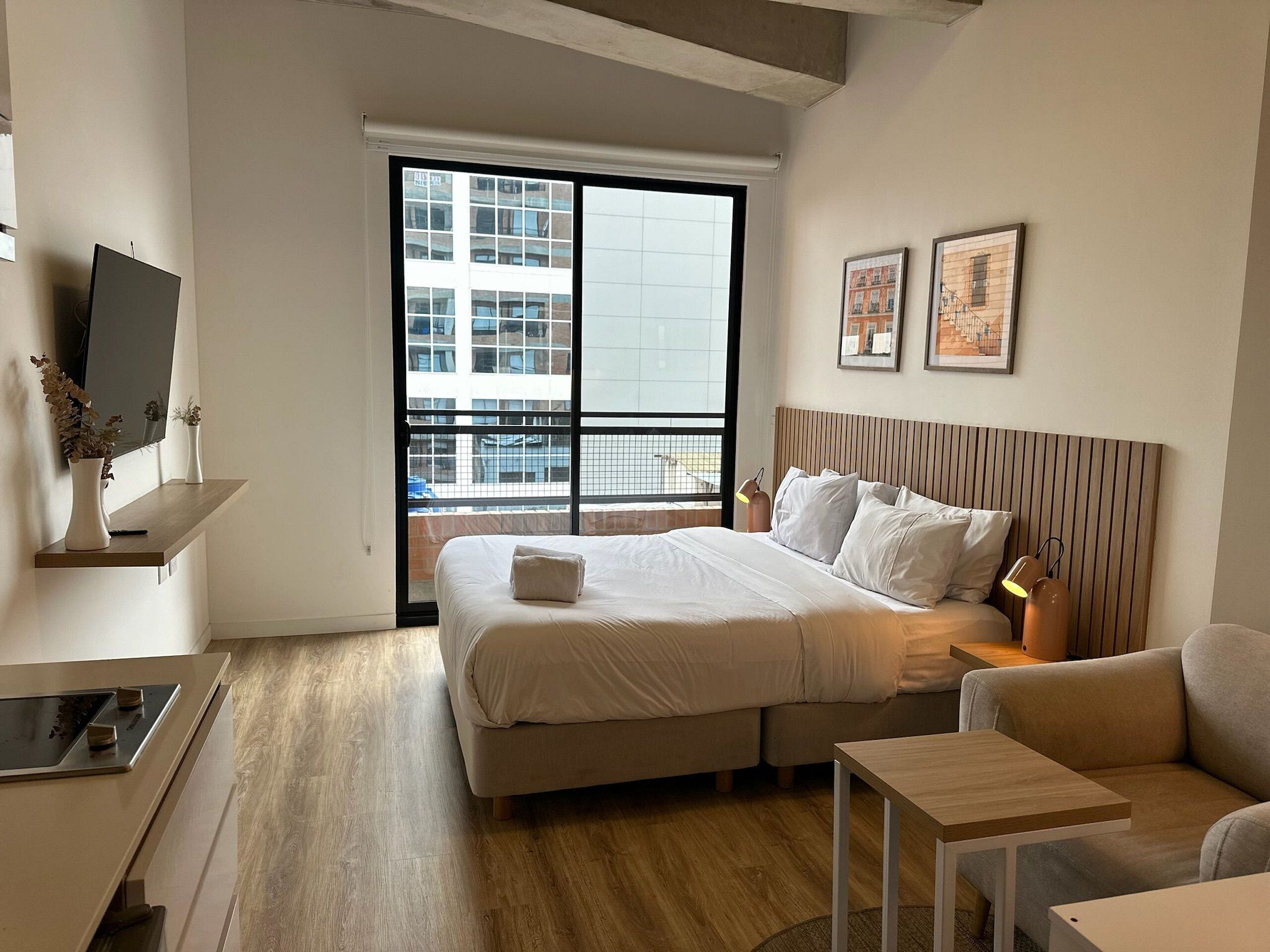 Deluxe Apartment (04I) | Premium bedding, individually decorated, individually furnished, desk