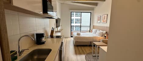 华丽公寓 (04I) | 高档床上用品、特色装修、特色家居、办公桌