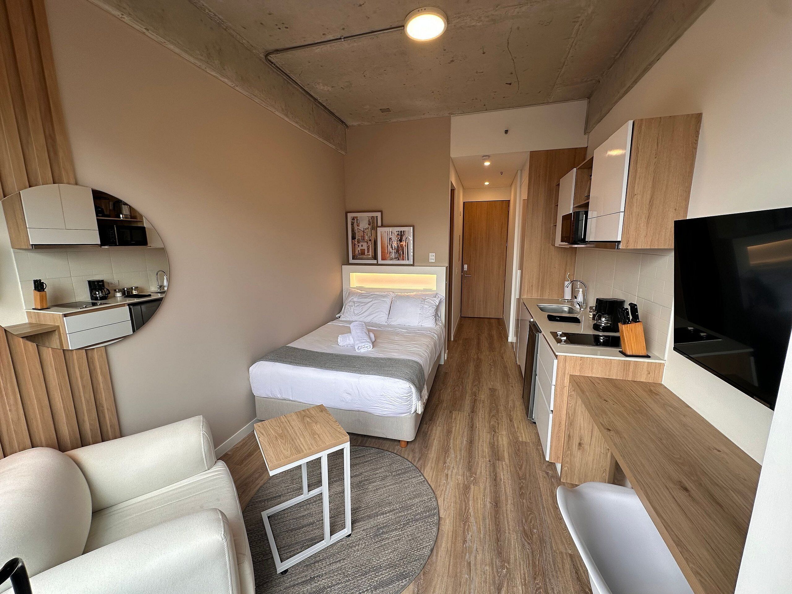 Deluxe Apartment (07I) | Premium bedding, individually decorated, individually furnished, desk