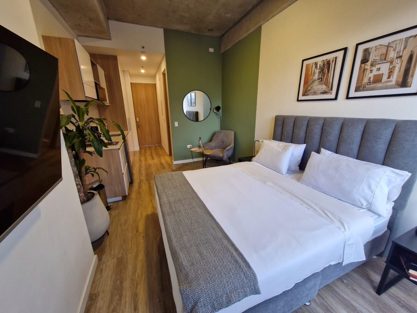 Comfort Apartment | Premium bedding, individually decorated, individually furnished, desk