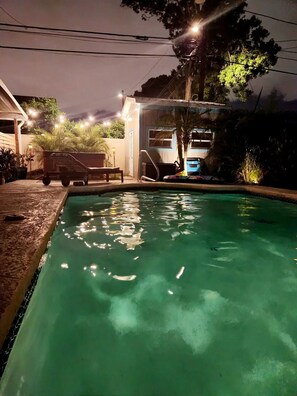 Pool - Boho bungalow /w/ backyard oasis Pool & Hottub

 (St. Petersburg)