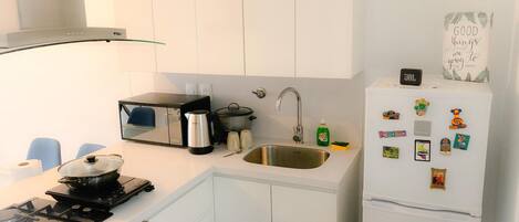 Fridge, microwave, stovetop, coffee/tea maker