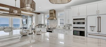 The Turtle's Palace- Oceanfront - Pool - Hot Tub - Dog Friendly