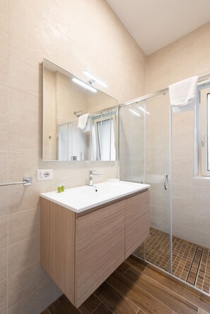 Hair dryer, soap, toilet paper - Delightful apartment surrounded by greenery near Vatican AC/WIFI (Roma)