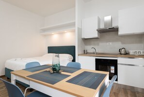 Dining - Delightful apartment surrounded by greenery near Vatican AC/WIFI (Roma)