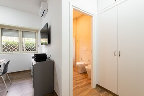 Interior - Delightful apartment surrounded by greenery near Vatican AC/WIFI (Roma)