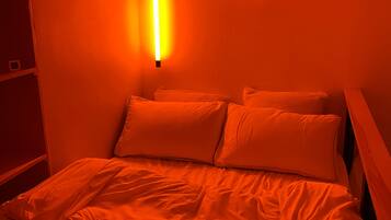 1 slaapkamer, een strijkplank/strijkijzer, gratis wifi, beddengoed