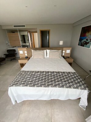1 bedroom, hypo-allergenic bedding, desk, laptop workspace - Paiva Home Stay by Flatbpaiva (Jaboatão dos Guararapes)