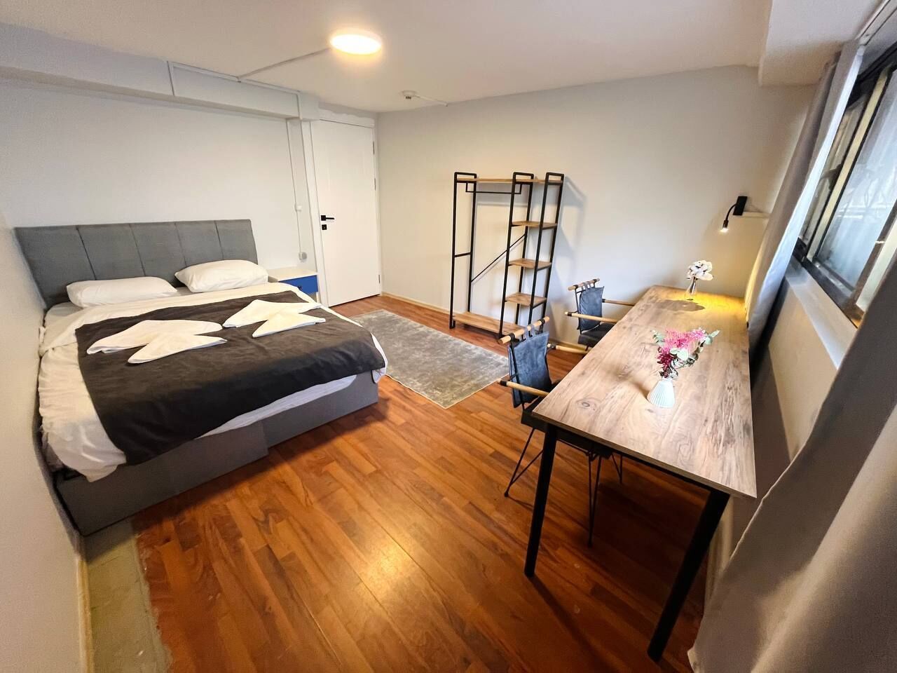 Design-Doppelzimmer | Individuell dekoriert, individuell eingerichtet, Schreibtisch