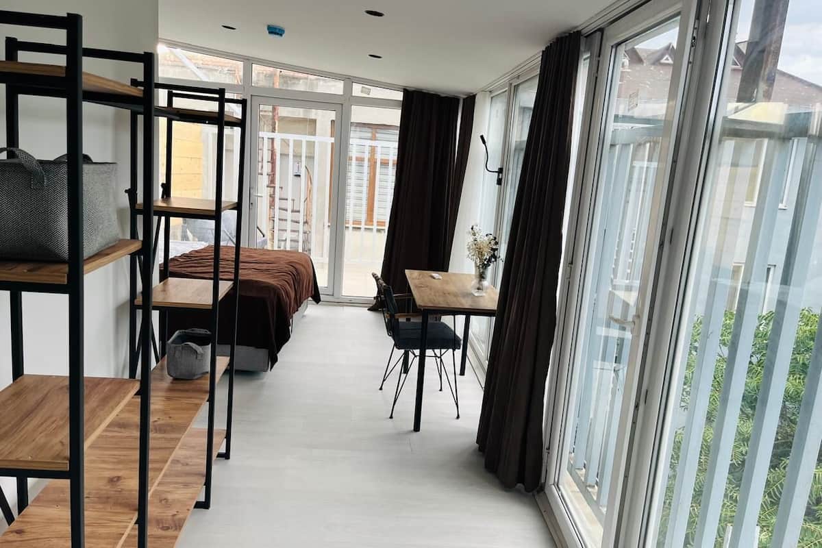 Hönnunarstúdíósvíta | Sérhannaðar innréttingar, sérvalin húsgögn, skrifborð