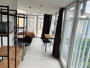 Design Studio Suite | Individually decorated, individually furnished, desk, laptop workspace - Digital Nomad House (Istanbul)