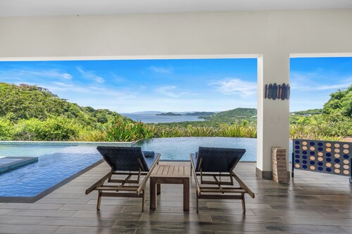 Sprawling Single Level Home - Huge Terrace & Pool