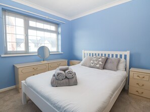 2 bedrooms, individually decorated, individually furnished, free WiFi - Riverview Apartment (Cemaes Bay)