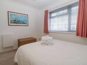 2 bedrooms, individually decorated, individually furnished, free WiFi - Riverview Apartment (Cemaes Bay)