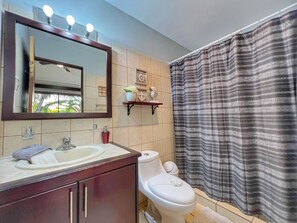 Secador de pelo y toallas