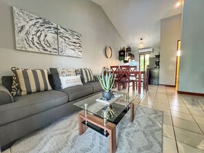 Een smart-tv en een kantoor