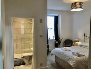 1 chambre, lit parapluie, Wi-Fi gratuit, draps fournis