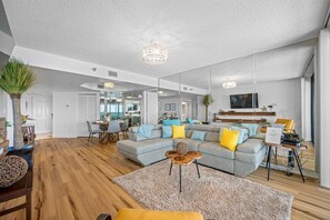 Smart TV - CBC 2-18F: Beach Front Escape, Book Now! (Clearwater Beach)