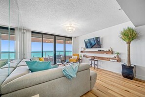 Smart TV - CBC 2-18F: Beach Front Escape, Book Now! (Clearwater Beach)