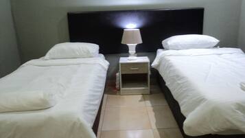 4 Schlafzimmer, Bügeleisen/Bügelbrett, WLAN, Bettwäsche