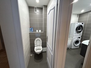 Towels, soap, shampoo, toilet paper - 4-room apartment in 91 Île de France, 20 minutes from Paris center (juvisy sur orge)